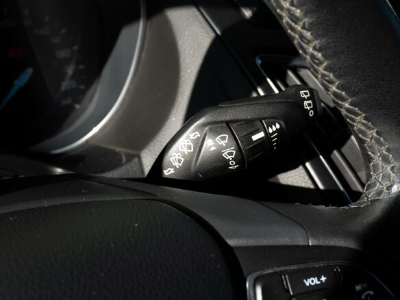 2016 Ford Focus III Рестайлинг, жёлтый, 1149000 рублей - вид 16