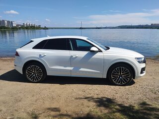 2021 Audi Q8 55 TFSI I (4M), белый, 5700000 рублей, вид 4