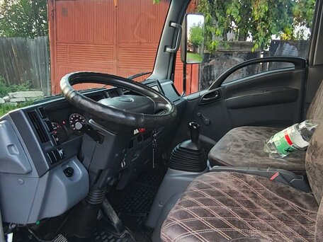 2010 Isuzu Elf (N-series), белый, 2000000 рублей, вид 3