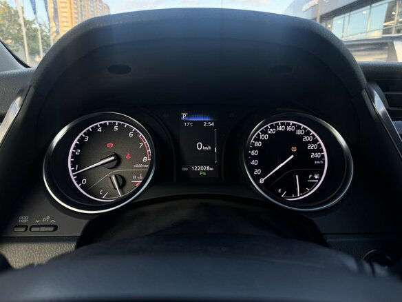 2020 Toyota Camry VIII (XV70), чёрный, 2450000 рублей - вид 10