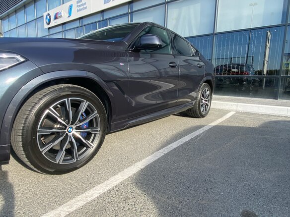 2021 BMW X6 40i III (G06), серый, 12900000 рублей - вид 8