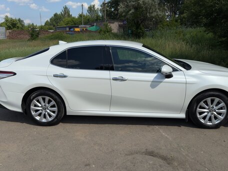 2019 Toyota Camry VIII (XV70), белый, 2800000 рублей, вид 4