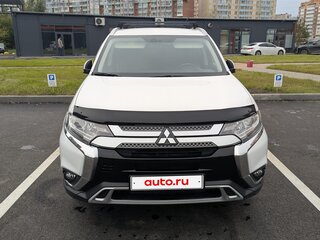 2019 Mitsubishi Outlander III Рестайлинг 3, белый, 2800000 рублей, вид 3