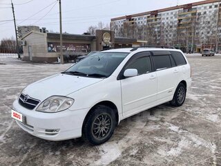 2002 Toyota Corolla Fielder IX (E120, E130), белый, 600000 рублей, вид 1