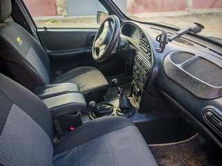 2018 Chevrolet Niva I Рестайлинг, серебристый, 540000 рублей, вид 4