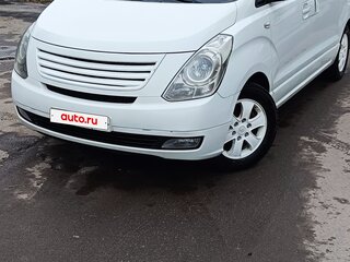 2011 Hyundai Grand Starex I, белый, 1700000 рублей, вид 2