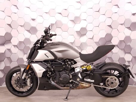 2021 Ducati Diavel 1260, серый, 1577000 рублей, вид 4