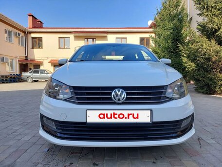 2017 Volkswagen Polo V Рестайлинг, белый, 1150000 рублей, вид 1