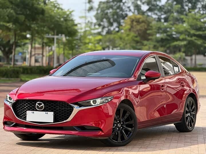 Открыть фотографии: Mazda 3 IV (BP)