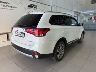 2017 Mitsubishi Outlander III Рестайлинг 2, белый, 1815000 рублей, вид 5