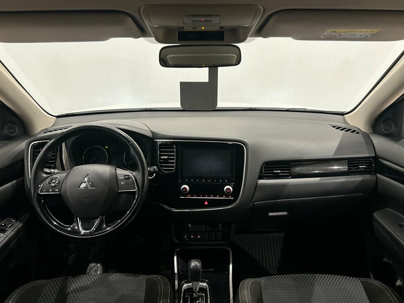 2022 Mitsubishi Outlander III Рестайлинг 3, белый, 2369000 рублей - вид 14