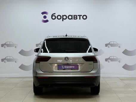 2018 Volkswagen Tiguan II, серебристый, 2170000 рублей, вид 5