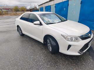 2015 Toyota Camry VII (XV50) Рестайлинг, белый, 2100000 рублей, вид 2