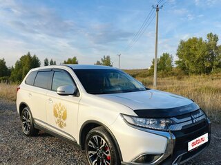 2019 Mitsubishi Outlander III Рестайлинг 3, белый, 2000000 рублей, вид 1