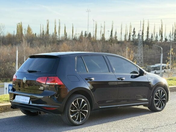 2013 Volkswagen Golf VII, чёрный, 1050000 рублей - вид 5