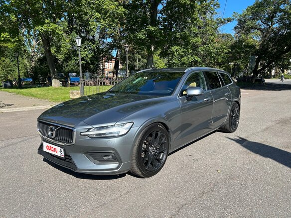 2019 Volvo V60 II, серый, 3400000 рублей