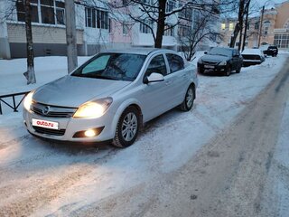 2010 Opel Astra H Рестайлинг, серебристый, 650000 рублей, вид 1