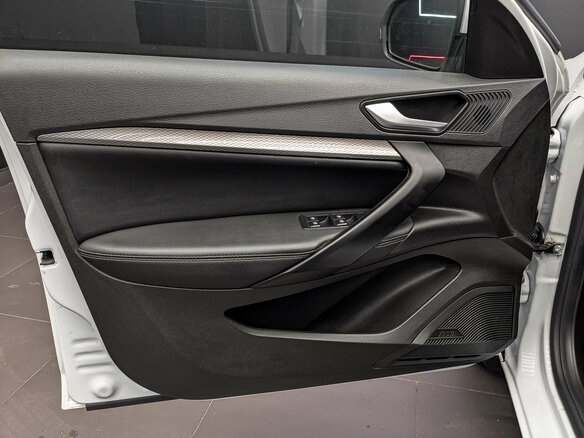 2024 Lada (ВАЗ) Vesta SW I Рестайлинг (NG), белый, 1299000 рублей - вид 18