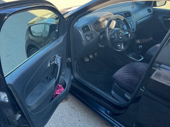 2015 Volkswagen Polo V, чёрный, 750000 рублей - вид 9