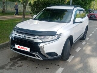 2020 Mitsubishi Outlander III Рестайлинг 3, белый, 1800000 рублей, вид 2