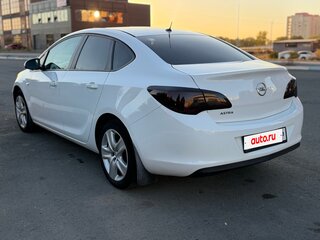 2013 Opel Astra J Рестайлинг, белый, 700000 рублей, вид 1