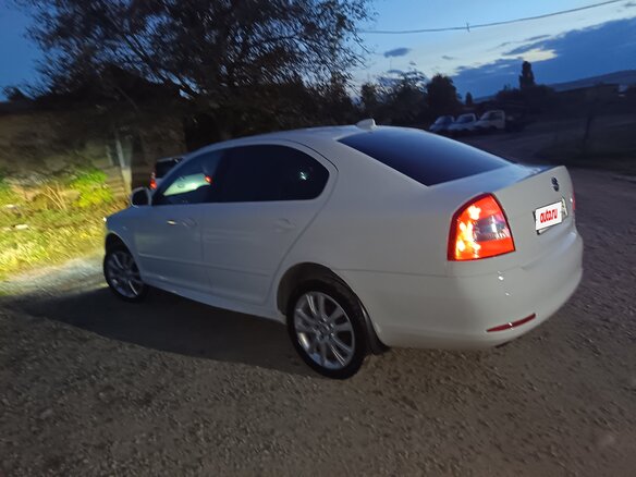 2013 Skoda Octavia II (A5) Рестайлинг, белый, 600000 рублей - вид 5