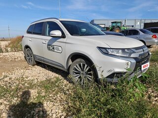 2018 Mitsubishi Outlander III Рестайлинг 2, белый, 1200000 рублей, вид 1