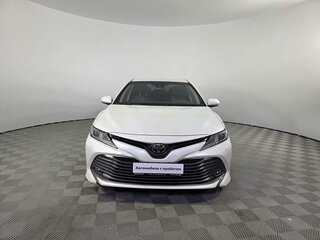 2018 Toyota Camry VIII (XV70), белый, 2450000 рублей, вид 2