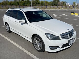 2013 Mercedes-Benz C-Класс 180 BlueEFFICIENCY III (W204) Рестайлинг, белый, 1350000 рублей, вид 3