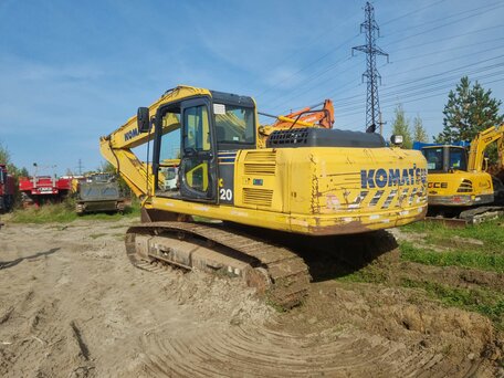 2016 Komatsu PC220-8, жёлтый, 5240000 рублей, вид 4