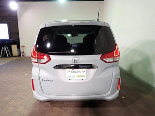 2022 Honda Freed II Рестайлинг, белый, 1550000 рублей, вид 4