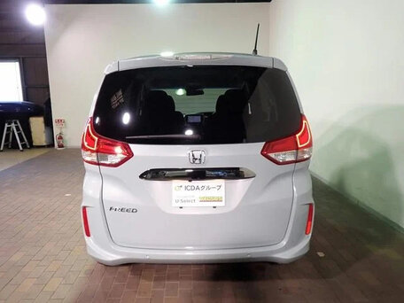 2022 Honda Freed II Рестайлинг, белый, 1550000 рублей, вид 4