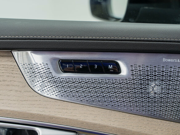 2025 Volvo XC90 B6 II Рестайлинг 2, чёрный - вид 31