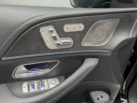 2026 Mercedes-Benz GLS 450 d II (X167) Рестайлинг, серый - вид 5