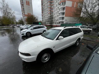 1998 Mitsubishi Galant VIII, белый, 205000 рублей, вид 1