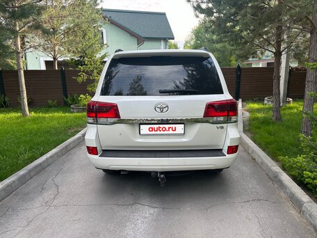 2020 Toyota Land Cruiser 200 Series Рестайлинг 2, белый, 8500000 рублей, вид 4