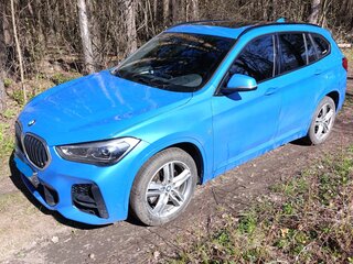 2020 BMW X1 20i xDrive II (F48) Рестайлинг, синий, 3650000 рублей, вид 2