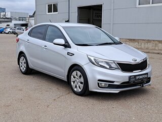 2015 Kia Rio III Рестайлинг, серебристый, 875000 рублей, вид 3