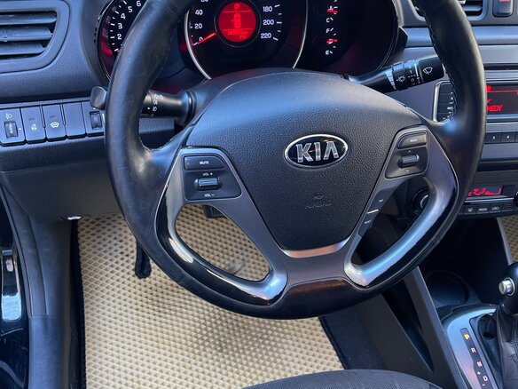 2016 Kia Rio III Рестайлинг, чёрный, 1050000 рублей - вид 4