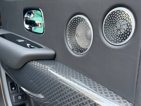 2026 Rolls-Royce Cullinan Black Badge I Рестайлинг (Series II), чёрный, 59850000 рублей - вид 39