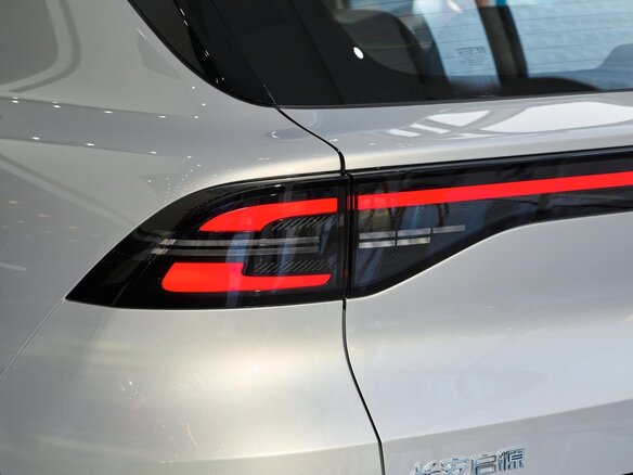 2026 Changan Qiyuan Q05 51.9 kWh II, серебристый, 2328000 рублей - вид 15