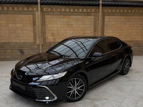 2021 Toyota Camry VIII (XV70) Рестайлинг, чёрный, 3550000 рублей, вид 1