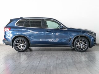 2019 BMW X5 30d IV (G05/G18), синий, 6049000 рублей, вид 5
