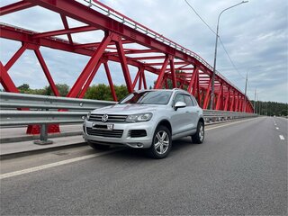 2011 Volkswagen Touareg II, серебристый, 1720000 рублей, вид 2