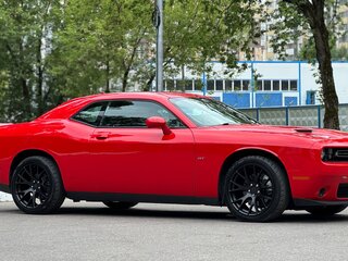 2017 Dodge Challenger III Рестайлинг 2, красный, 4000000 рублей, вид 4
