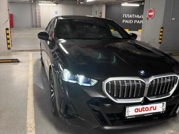 2023 BMW 5 серии 530i xDrive VIII (G60/G61/G68), серый, 7300000 рублей - вид 5