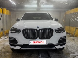 2019 BMW X5 40i IV (G05/G18), белый, 5900000 рублей, вид 2