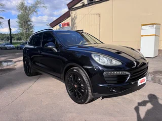 2013 Porsche Cayenne II (958), чёрный, 2170000 рублей, вид 1