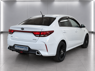2021 Kia Rio IV Рестайлинг, белый, 1760000 рублей, вид 4