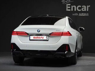 2024 BMW 5 серии 520i VIII (G60/G61/G68), белый, 5530000 рублей, вид 4